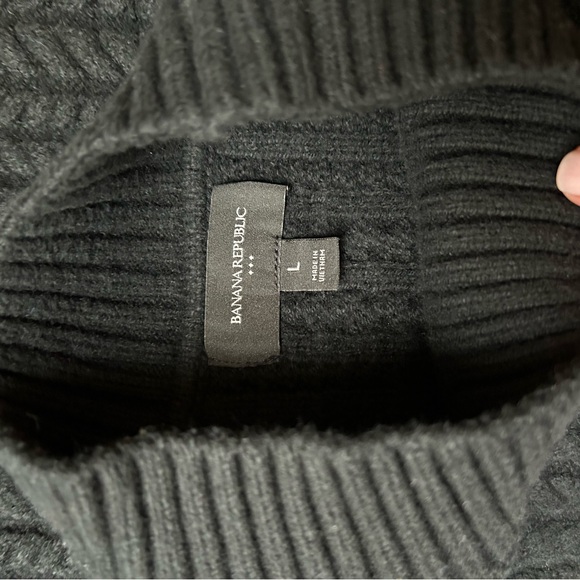 Black Cable Knit Sweater Vest - Picture 3 of 4